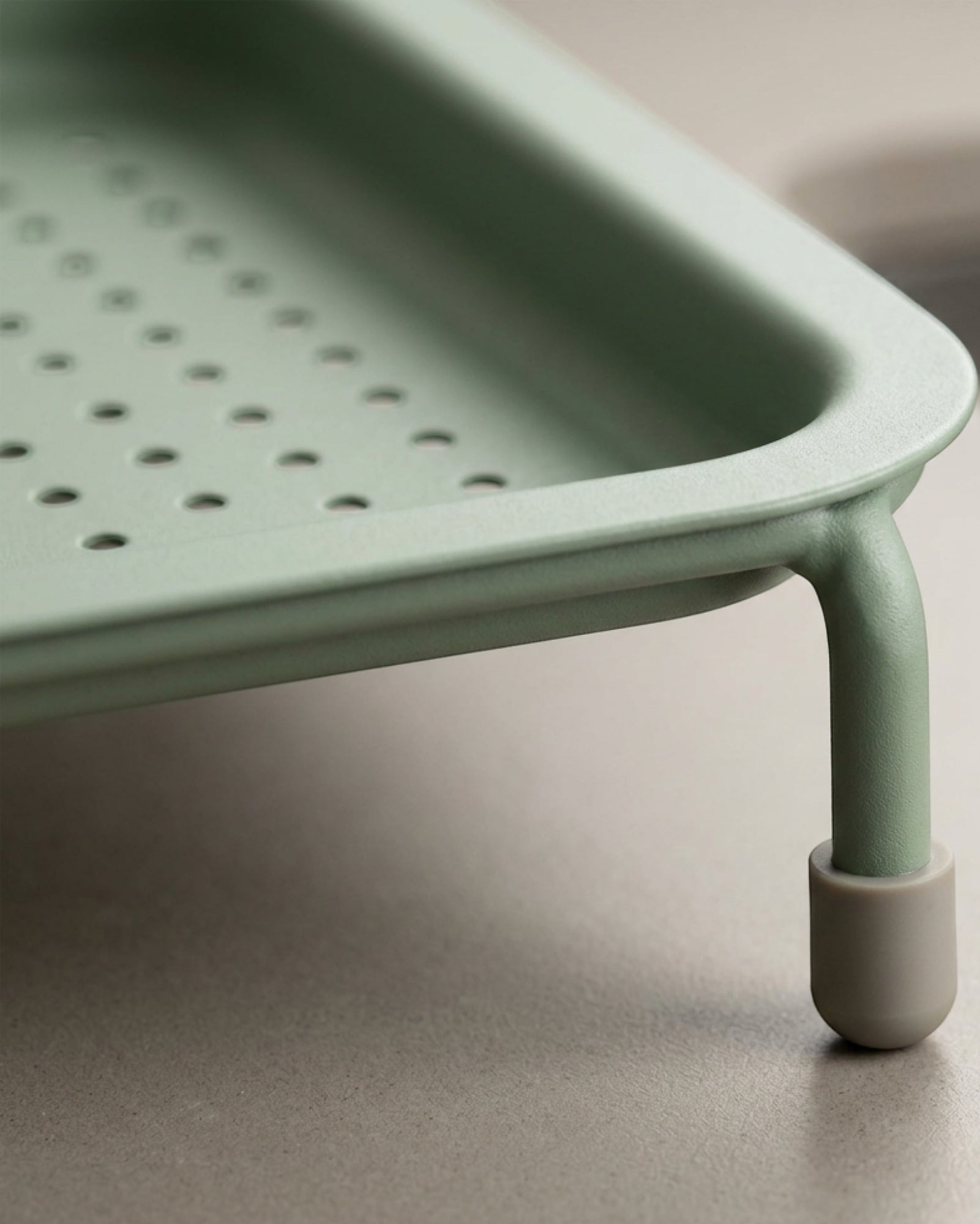 Roomd Triangular In-Sink Corner Draining Rack 32 cm Sage - Detail view